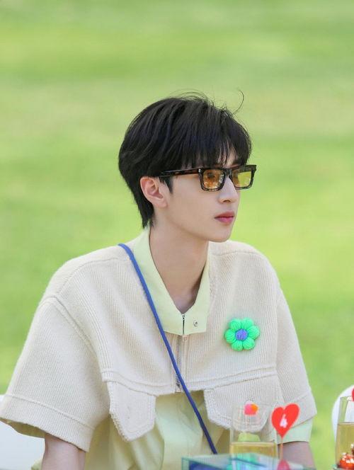 严浩翔吃瓜爆料是真的吗,真相揭秘还是无稽之谈？