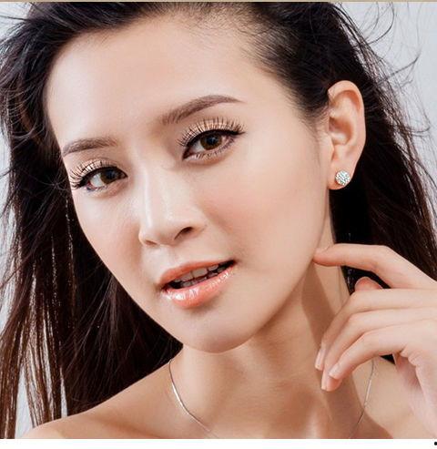 珍珠耳饰明星网红图,明星网红们的时尚演绎