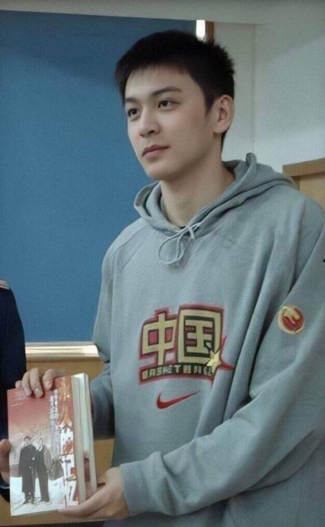 明星网红帅哥头像真人,揭秘明星网红帅哥的蜕变之路