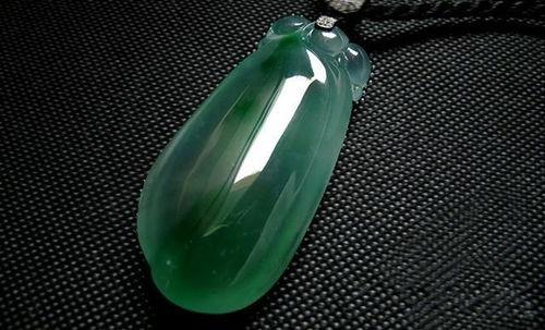 今日推荐翡翠福瓜图片,吉祥如意，财富满溢的家居艺术品